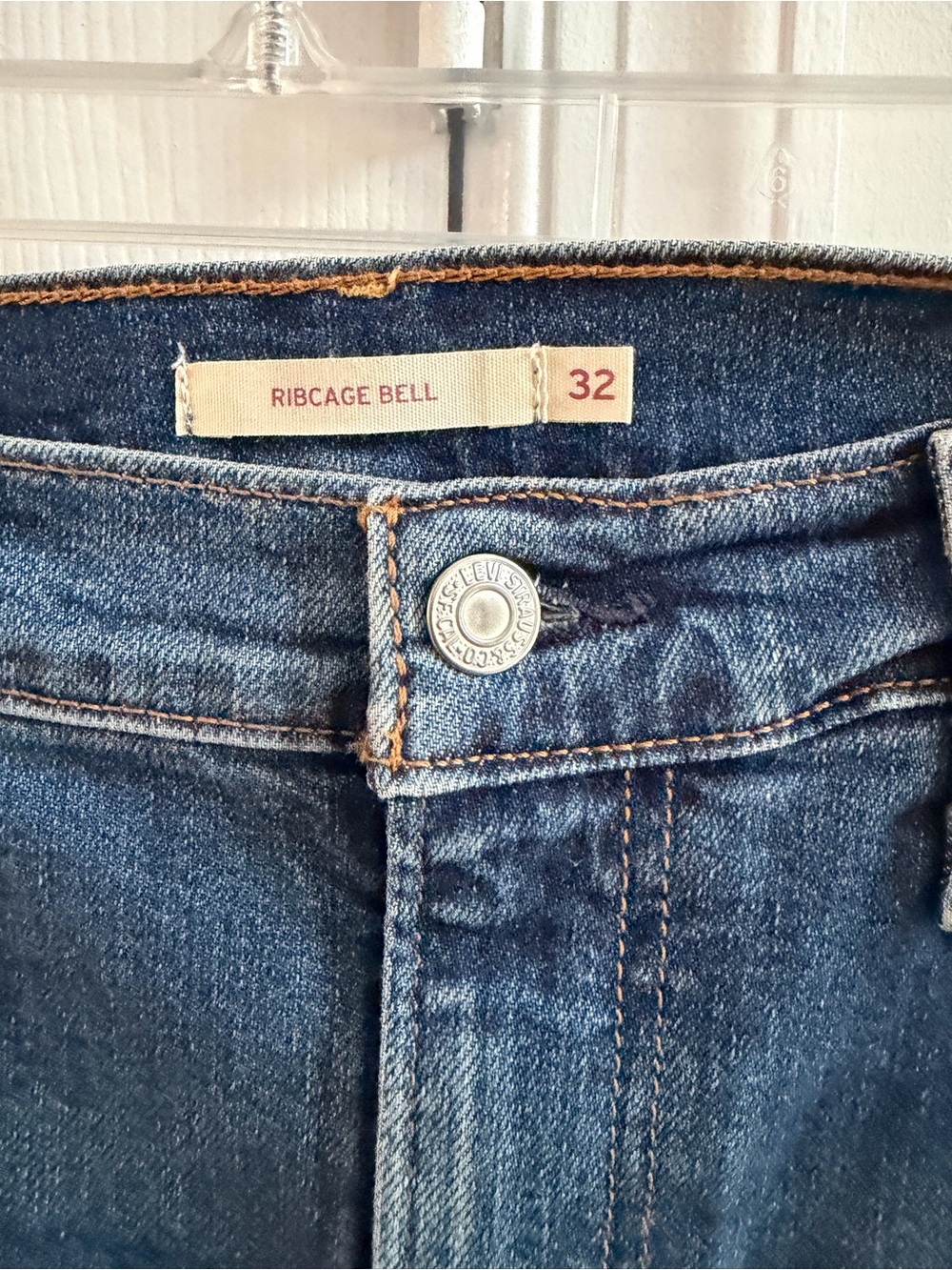 💙Levi’s Ribcage Bell Jeans - Picture 3 of 4